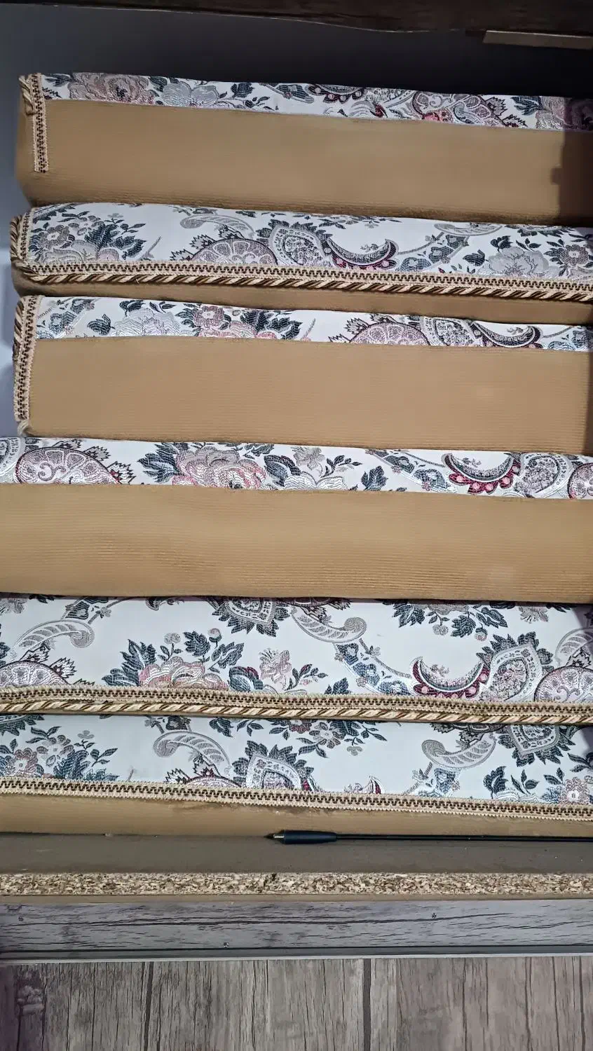 ۶ عدد پشتی جنس خوب تمیز ونو|پشتی|دوگنبدان, |دیوار