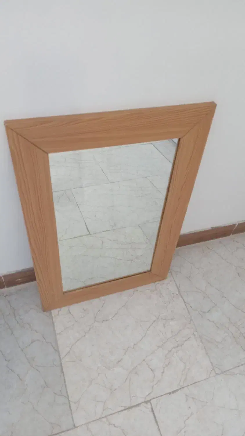 آینه|آینه|پردیس, فاز ۸|دیوار