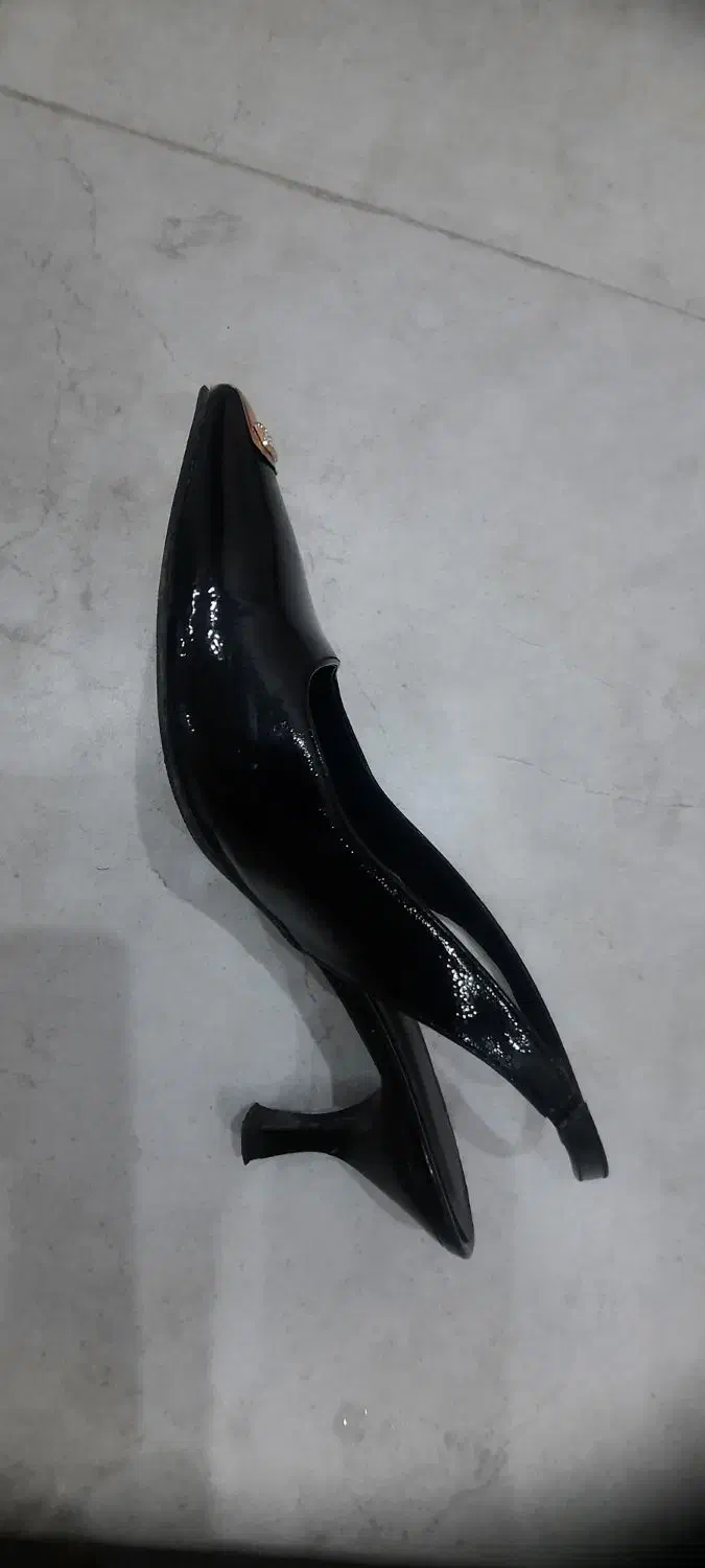 کفش کاملانو|کیف، کفش، کمربند|رشت, دروازه لاکان|دیوار