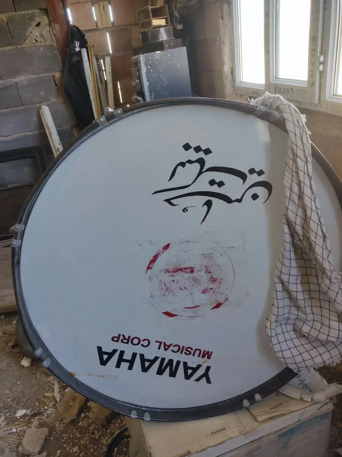 تبل|درام و پرکاشن|کبودرآهنگ, |دیوار