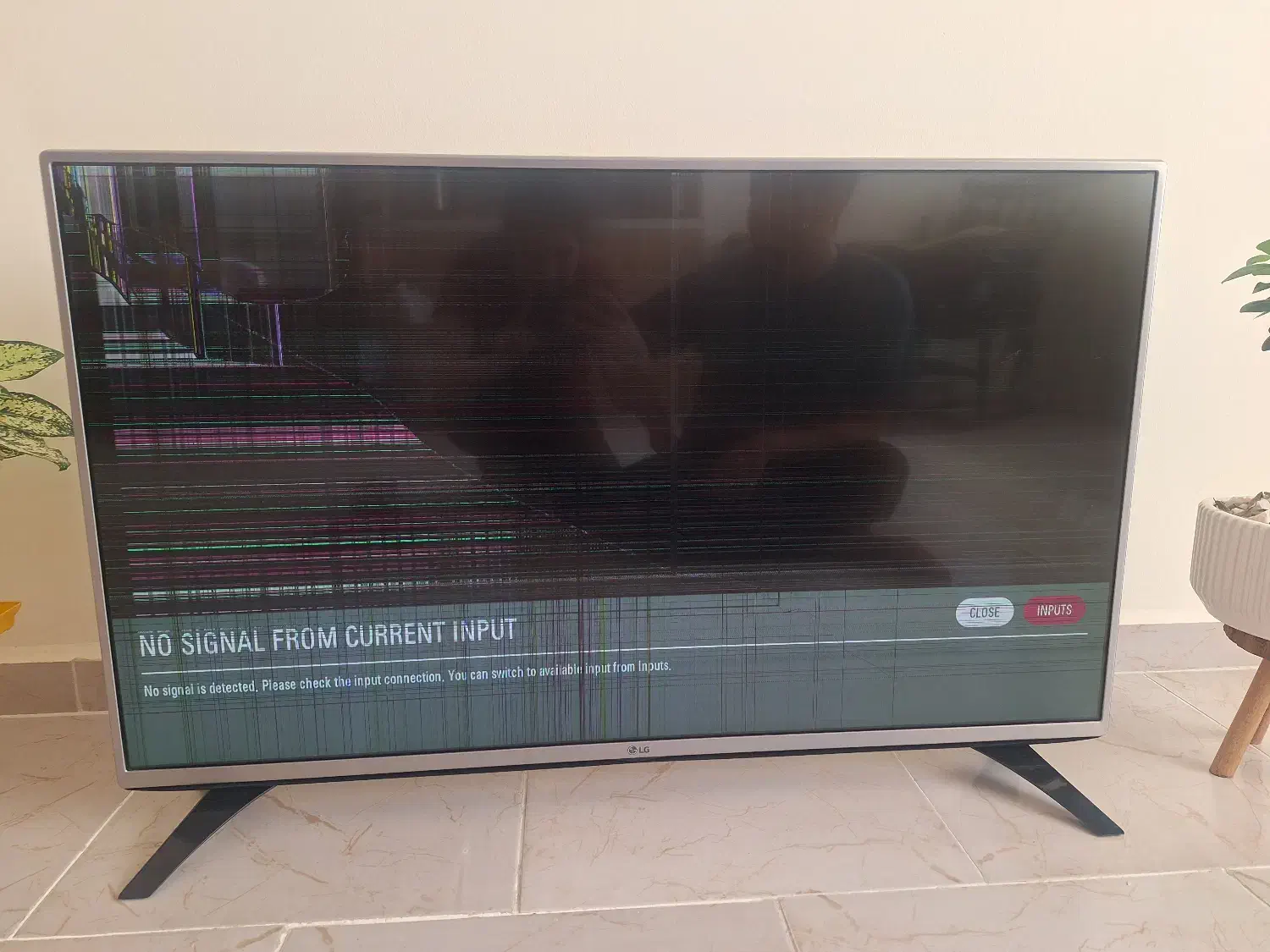 فروش تلویزیون الجی (پنل آسیب دیده)|تلویزیون و پروژکتور|پرند, فاز ۶|دیوار