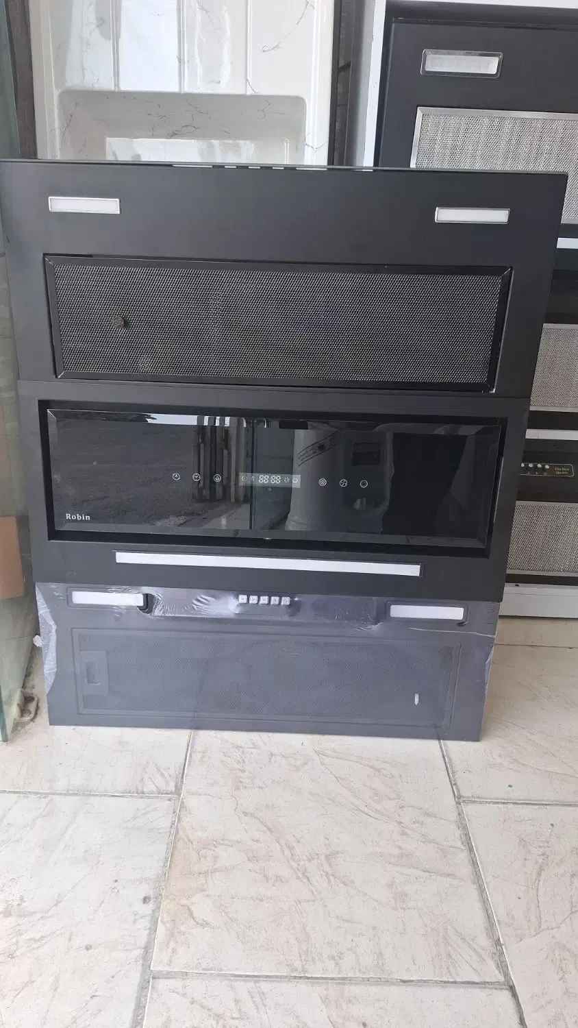 هود مخفی رابین|هود|شیراز, کوشک میدان|دیوار