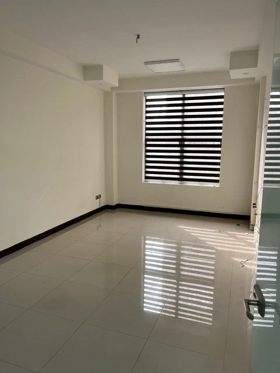 شمال جردن/۹۰متر اداری/دفترکار/مطب/تابلوخور|فروش دفتر کار، اتاق اداری، مطب|تهران, امانیه|دیوار