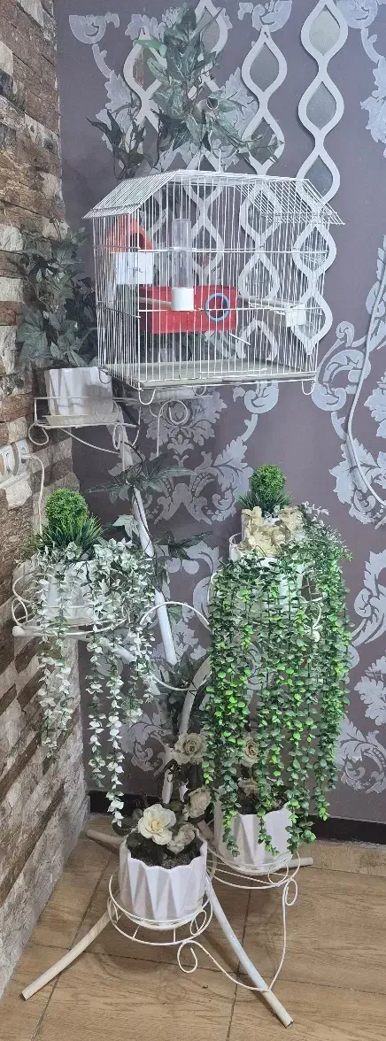 استند زیبای فلزی همراه گلدان|صنایع دستی و سایر لوازم تزئینی|بندر ماهشهر, |دیوار