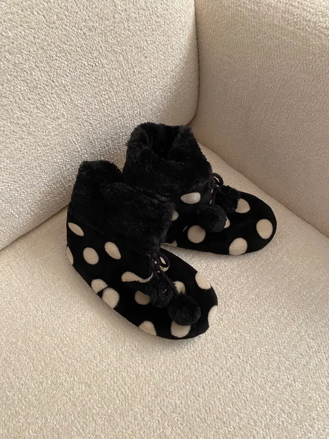 پاپوش نرم خالخالی|کیف، کفش، کمربند|اندیشه, اندیشه فاز ۴|دیوار