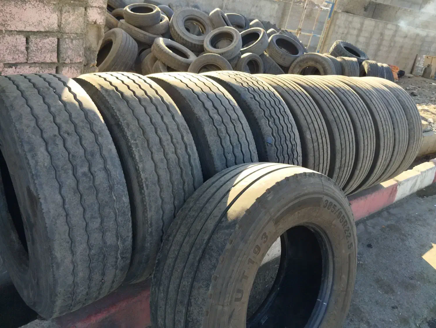 لاستیک ۲۲.۵ سنگین|قطعات یدکی و لوازم جانبی|سنندج, |دیوار