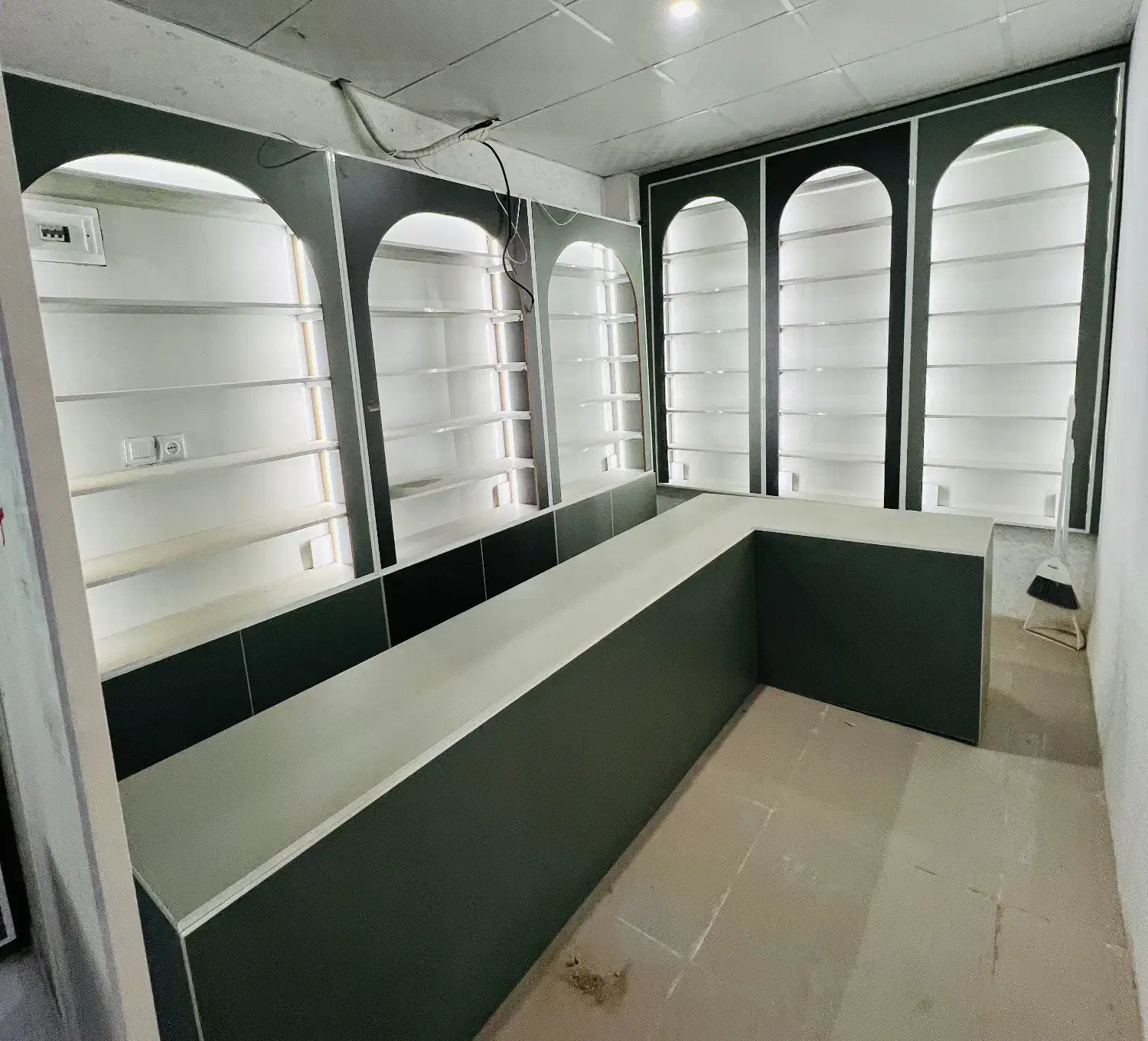 واگذاری مغازه با دکور کاملا سالم و نو ، رودان|اجارهٔ مغازه و غرفه|رودان, |دیوار