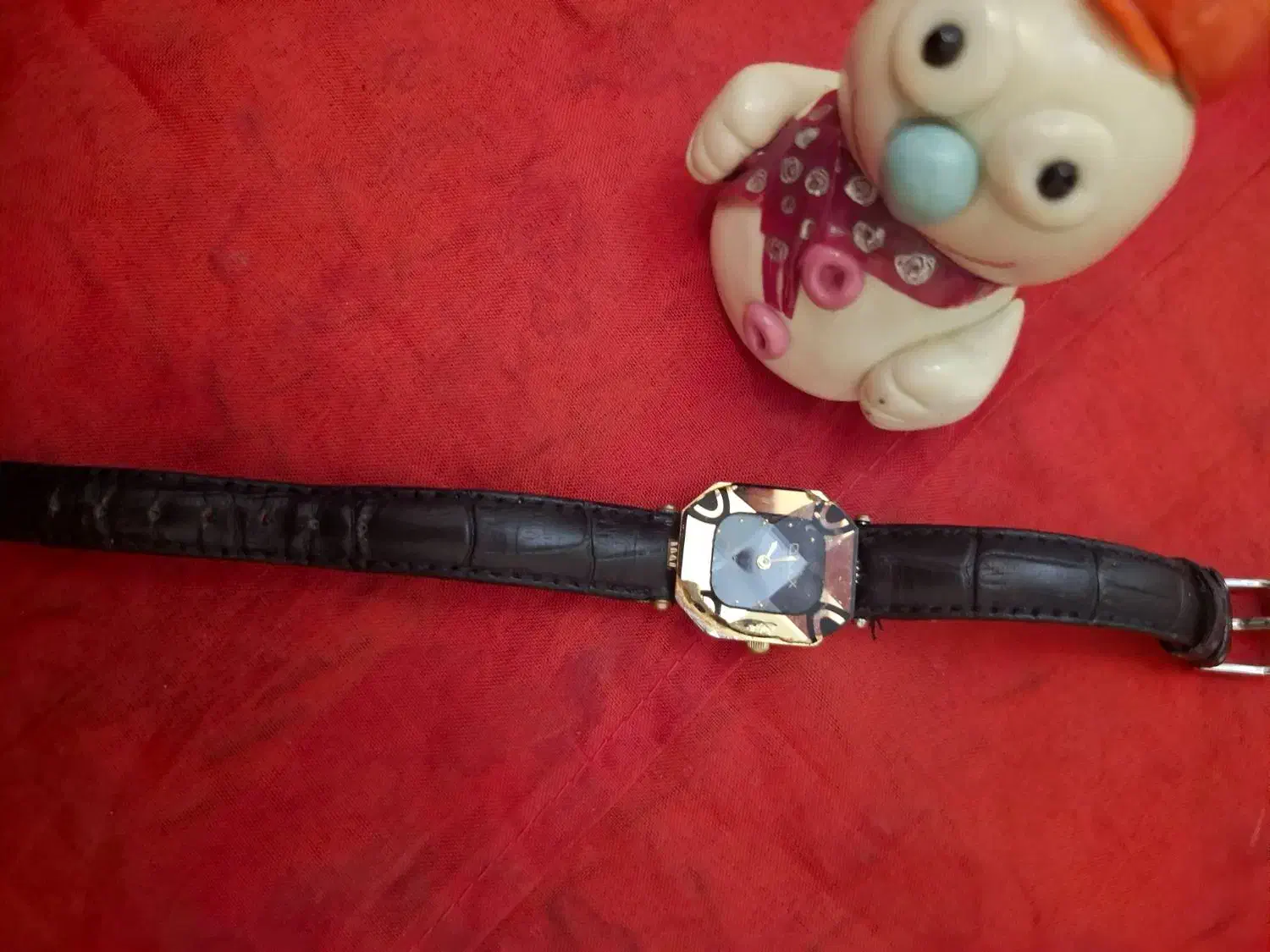 تعدادی ساعت مچی زنانه قدیمی جهت علاقمندان|ساعت|شیراز, باغ تخت|دیوار