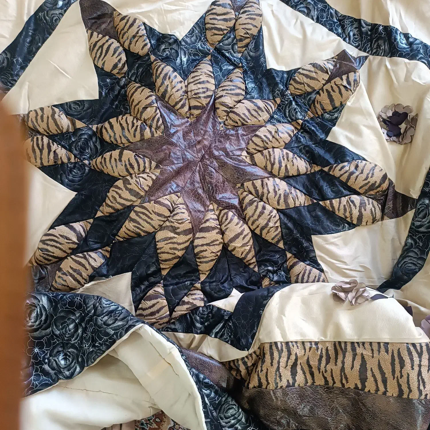 فروش و خرید پتو لحاف|رختخواب، بالش، پتو|نیشابور, سرآب کوشک|دیوار