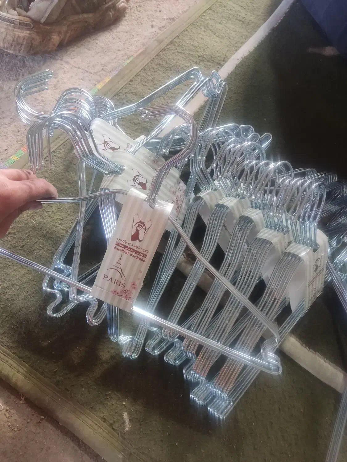 چوب لباسی،آویز،عمده.خرده|بندرخت و رخت‌آویز|تبریز, |دیوار