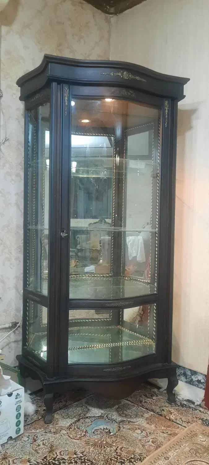 بوفه سالم داخل ایینه|بوفه، ویترین، کنسول|ساری, |دیوار