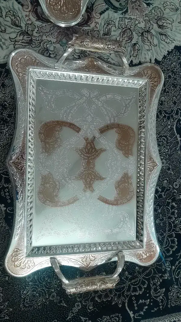 سینی استیل و طلایی|ظروف سرو و پذیرایی|اصفهان, ارزنان|دیوار