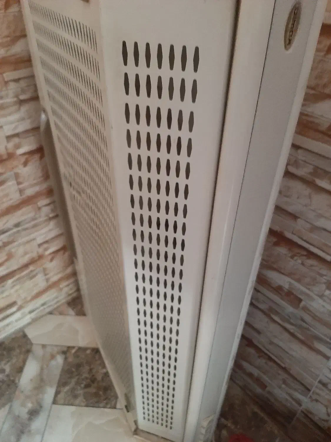 هود بیمکث.|هود|شیراز, فرگاز|دیوار