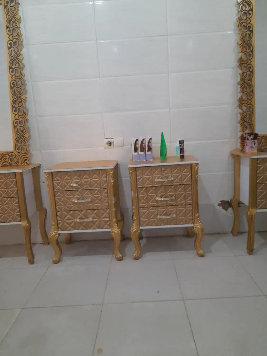 دکور آرایشگاه|آرایشگاه و سالن‌های زیبایی|دورود, |دیوار