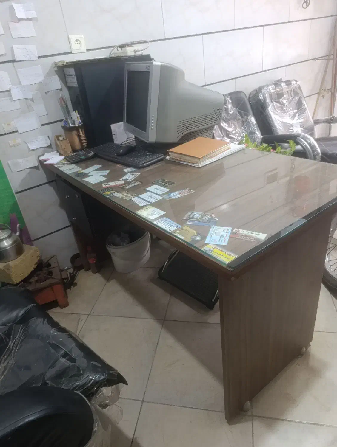 فروش میز صندلی مدیریت و تابلو ال ای دی|مبلمان اداری|قزوین, |دیوار