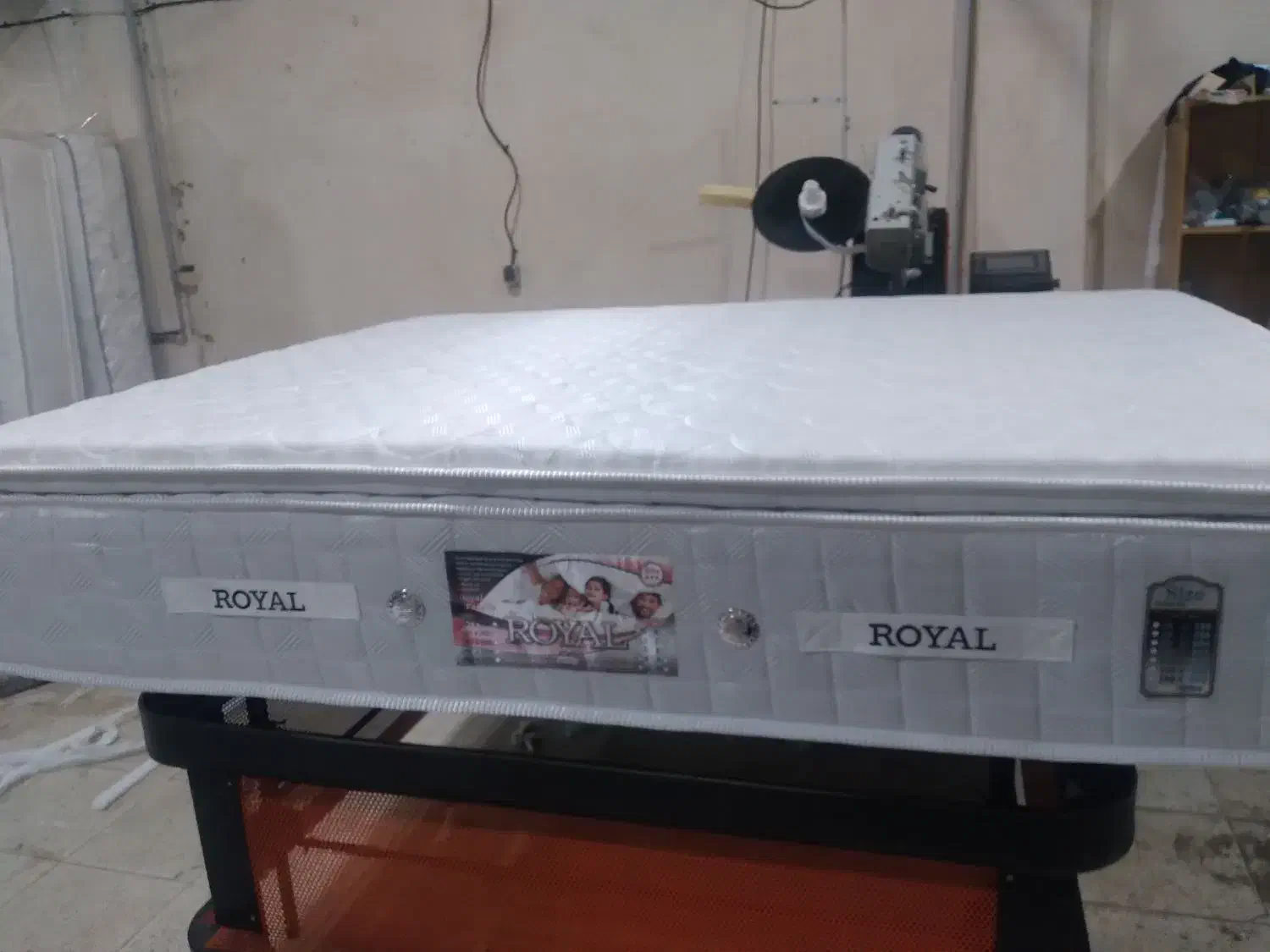 تشک ر و یال|تشک تختخواب|پردیس, سیاه سنگ|دیوار