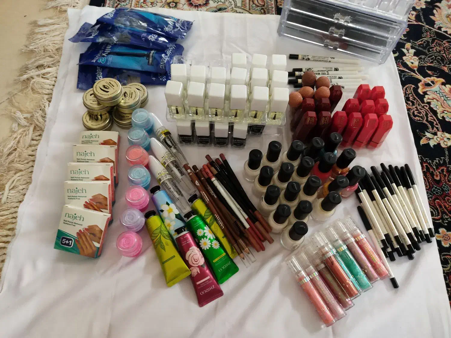 مقداری لوازم آرایشی بهداشتی|حراج|ساوه, |دیوار