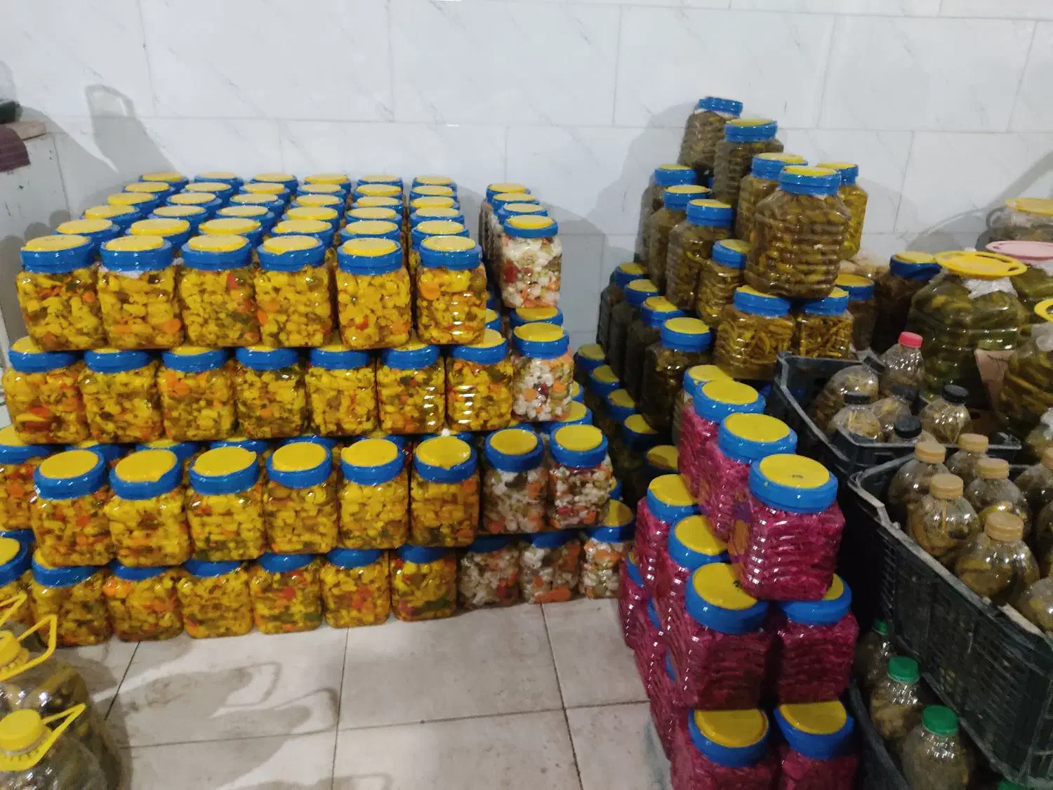 خیارشور. ترشیجات|خوردنی و آشامیدنی|بهار, |دیوار