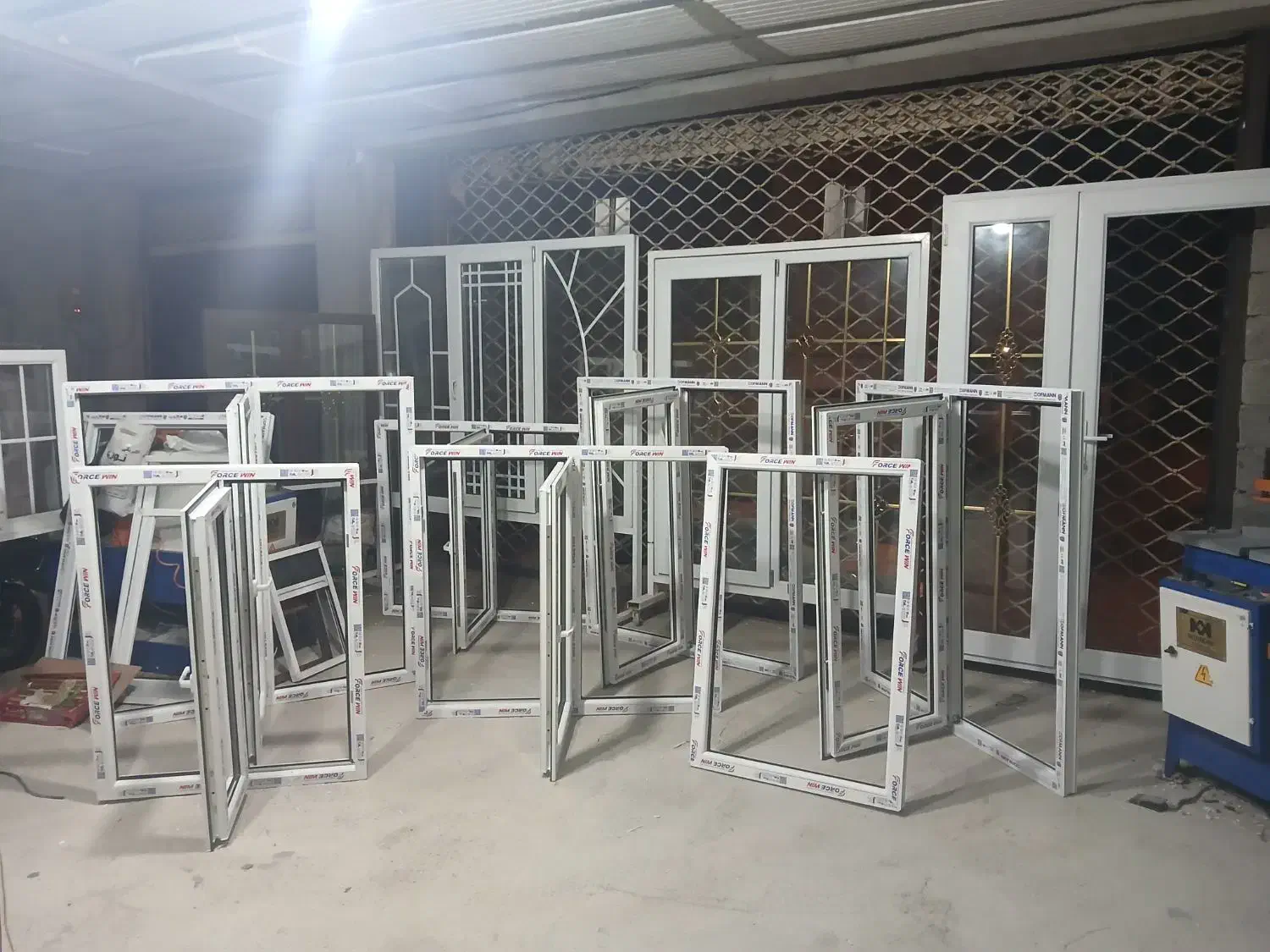 تولید و نصب درب و پنجره های دوجداره|خدمات پیشه و مهارت|تالش, هشتپر|دیوار