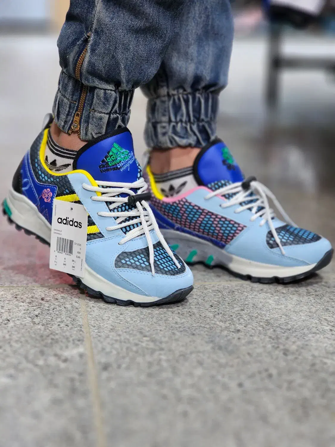 فروشگاه دنیای کردی|کیف، کفش، کمربند|کبودرآهنگ, |دیوار