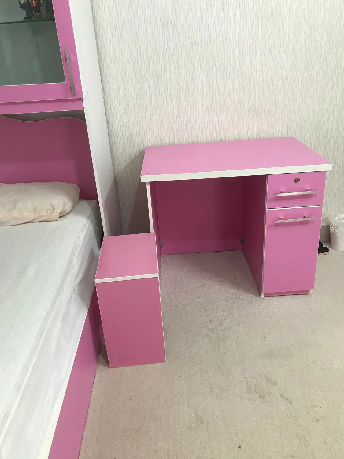 میز تحریر|میز تحریر و کامپیوتر|سبزوار, کاشفی شمالی (دادگستری)|دیوار