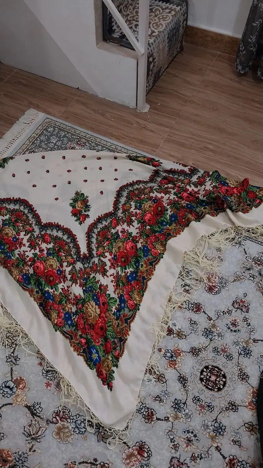 روسری سنتی|لباس|رشت, فخب|دیوار