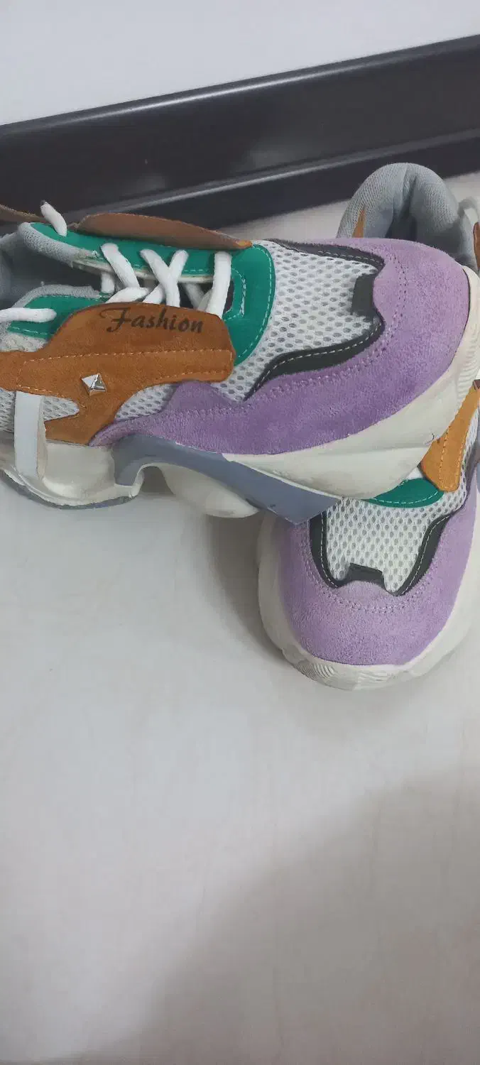 کتونی الماس زیبا|کیف، کفش، کمربند|قم, قلعه یزدیها|دیوار