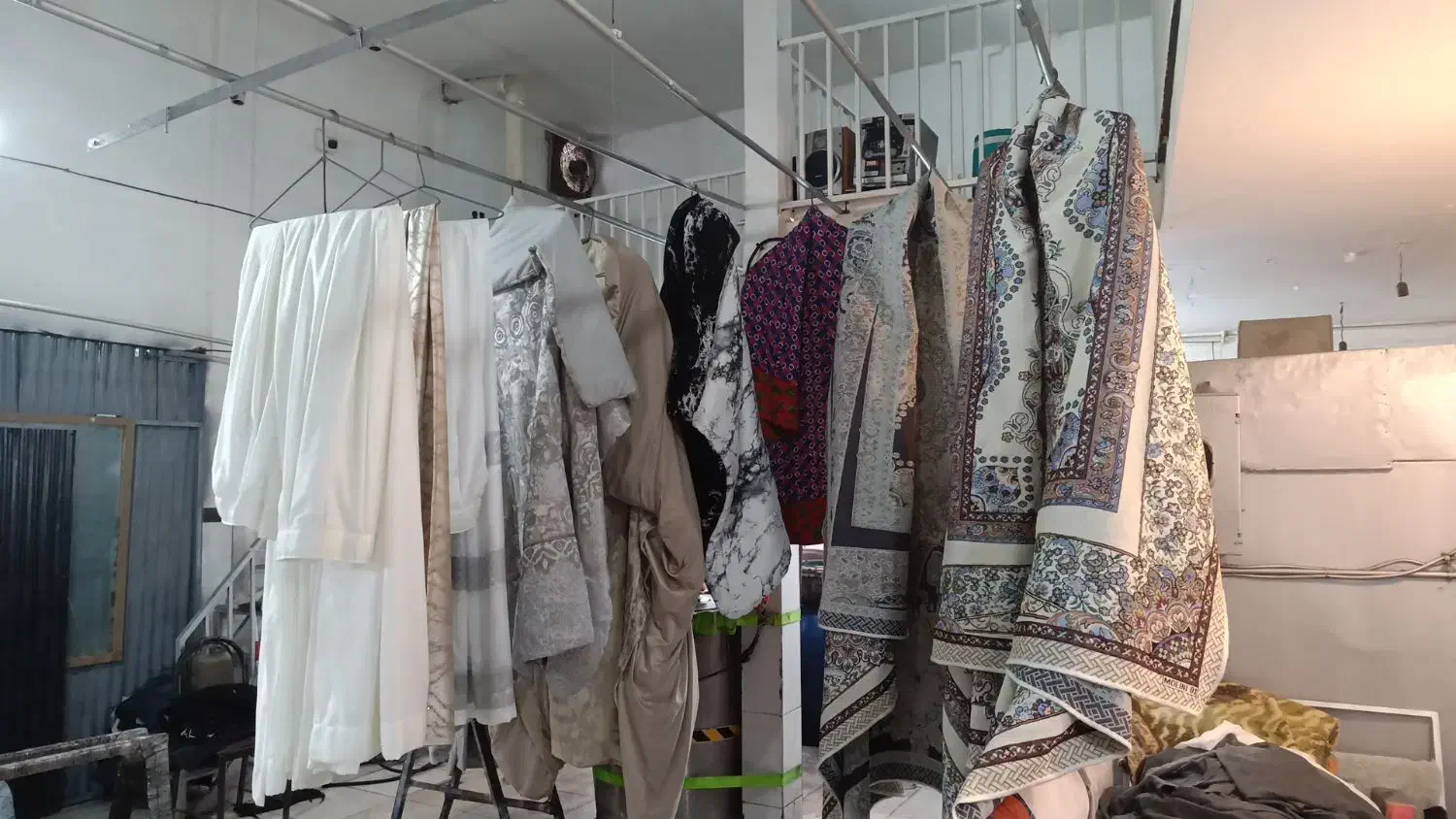 رنگرزی ،خشکشویی،پتوشویی آب رنگ|خدمات نظافت|همدان, |دیوار