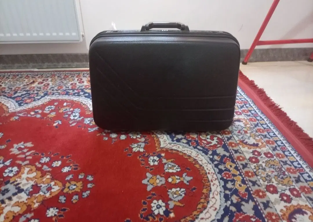 چمدان|کیف، کفش، کمربند|پرند, فاز ۶|دیوار