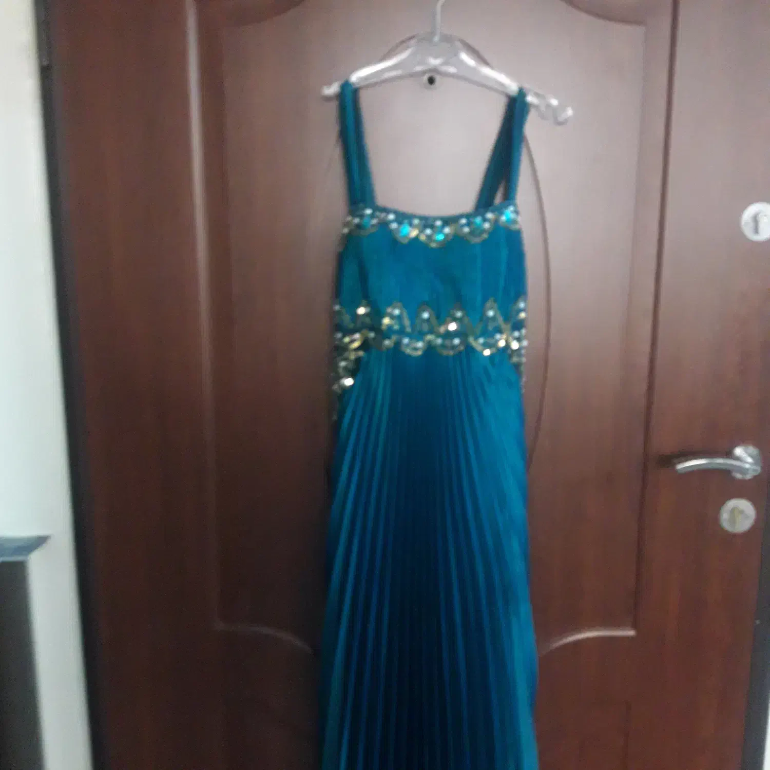 دو دست لباس مجلسی که به سایز ۴۴میخوره|لباس|تهران, نازیآباد|دیوار