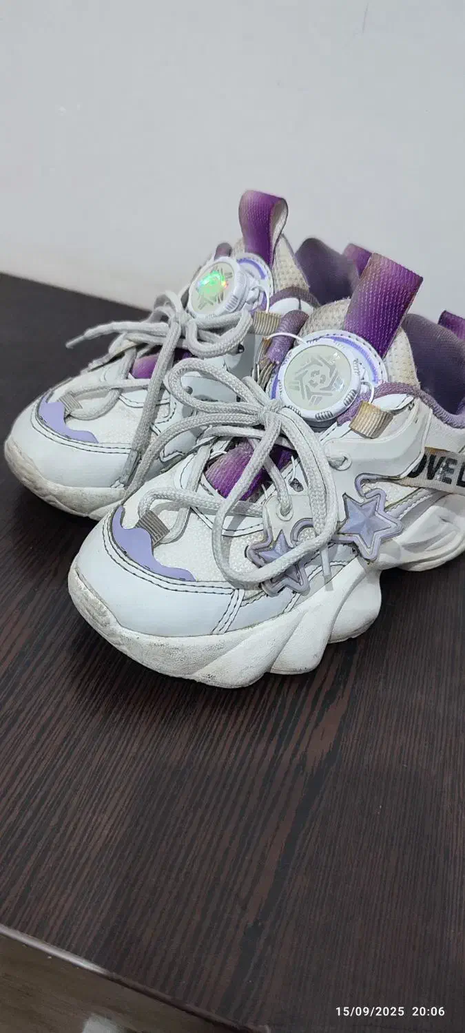 کتونی دخترانه|کفش و لباس بچه|میانه, |دیوار