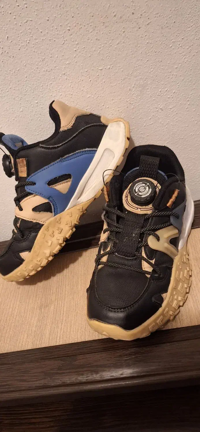 کتونی کاملا سالم|کفش و لباس بچه|رشت, رودباری|دیوار