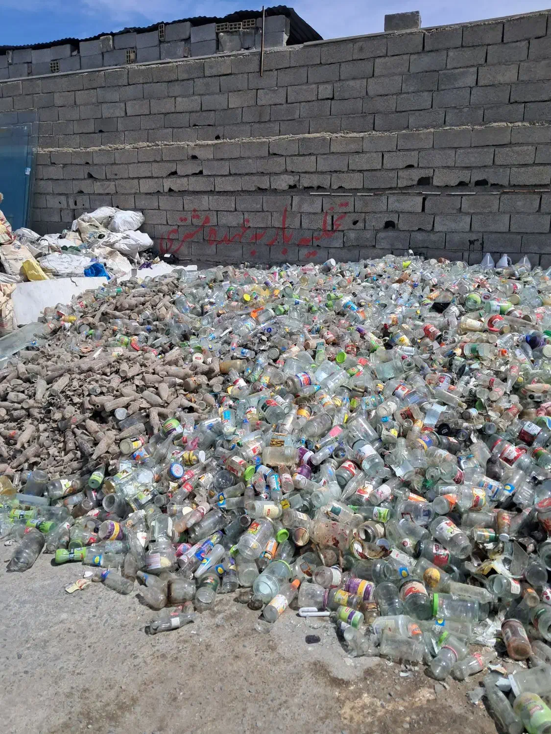 کارگر ساده اقا و خانوم اتباع با مدارک|استخدام صنعتی، فنی، مهندسی|شهریار, شهرک شاهد|دیوار