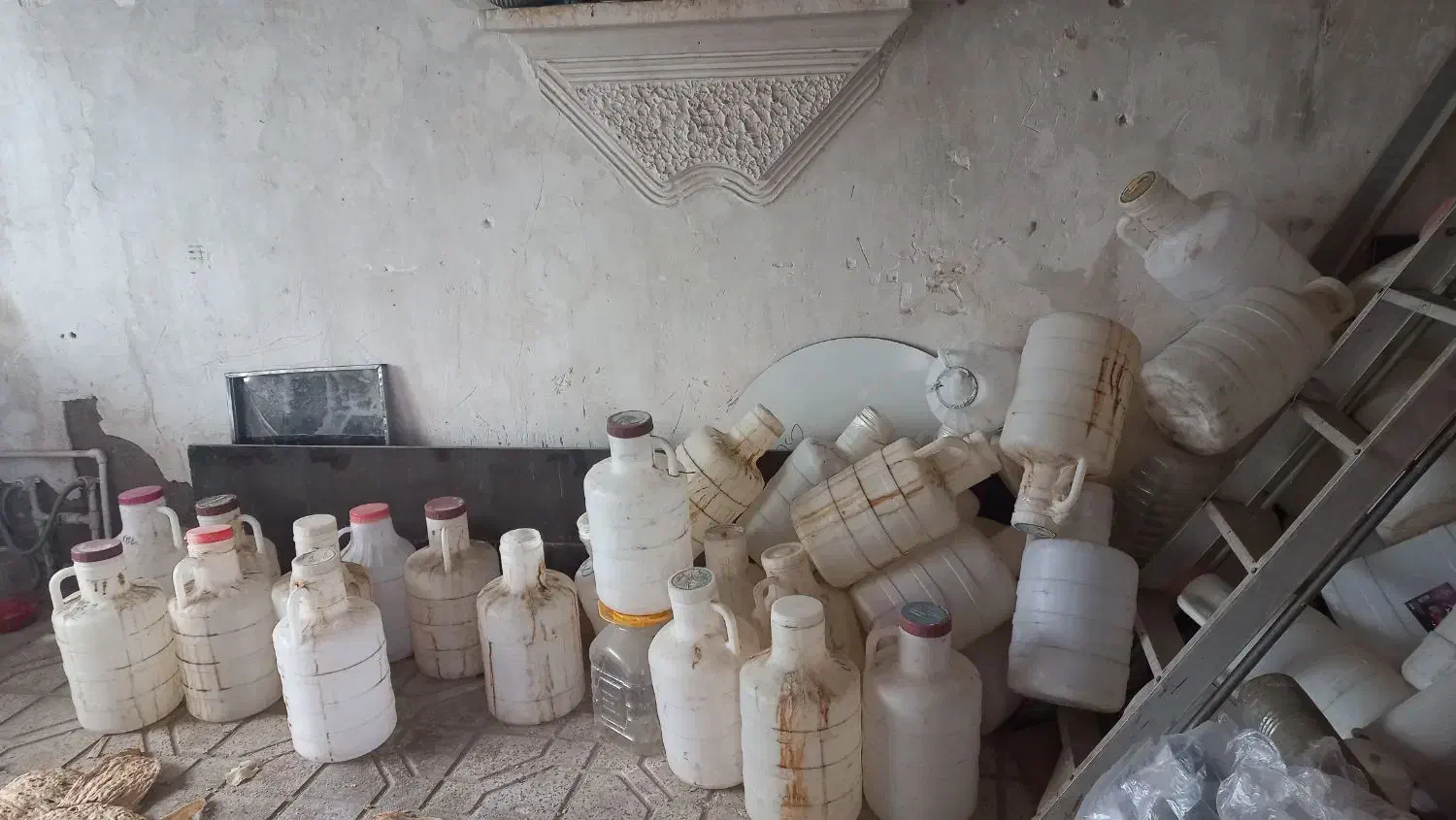 دبه خیارشور|ظروف نگهدارنده، پلاستیکی، یک‌بارمصرف|نیشابور, شهرک رضوی|دیوار