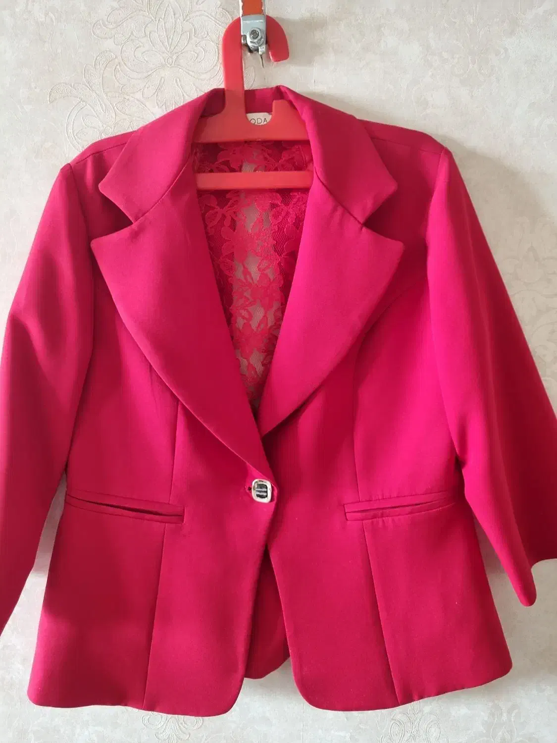 کت و دامن|لباس|اصفهان, سرچشمه|دیوار