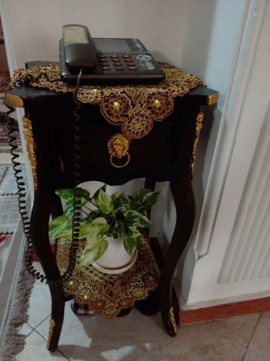 میز تلفن به همراه گوشی تلفن ۸۵۰ تومان|میز تلفن|رشت, حومه رشت|دیوار