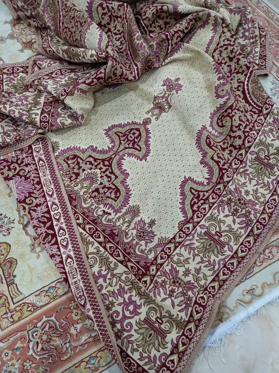 روفرشی دورو کار یزد و دوعددقالیچه ویا پادری|روفرشی|تهران, اکباتان|دیوار