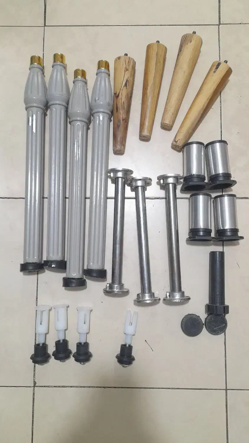 مقداری پایه مبل و عسلی سالم|مبلمان خانگی و میز عسلی|قرچک, پارس سرام|دیوار