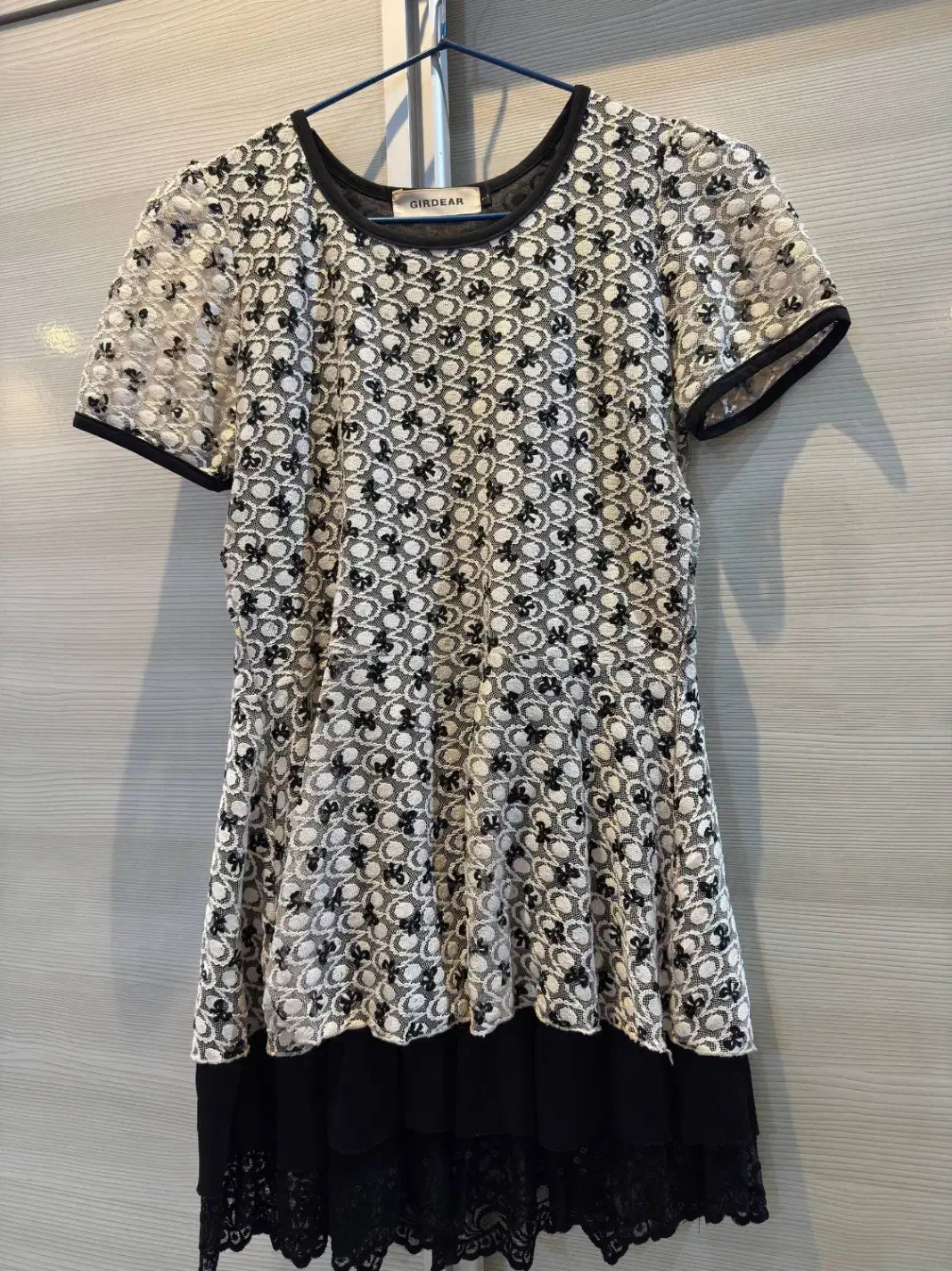 پیراهن کوتاه|لباس|لاهیجان, شیخ زاهد|دیوار