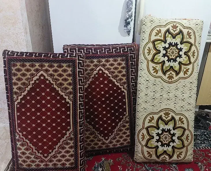 ۳ عدد پشتی|پشتی|لاهیجان, لیالستان|دیوار