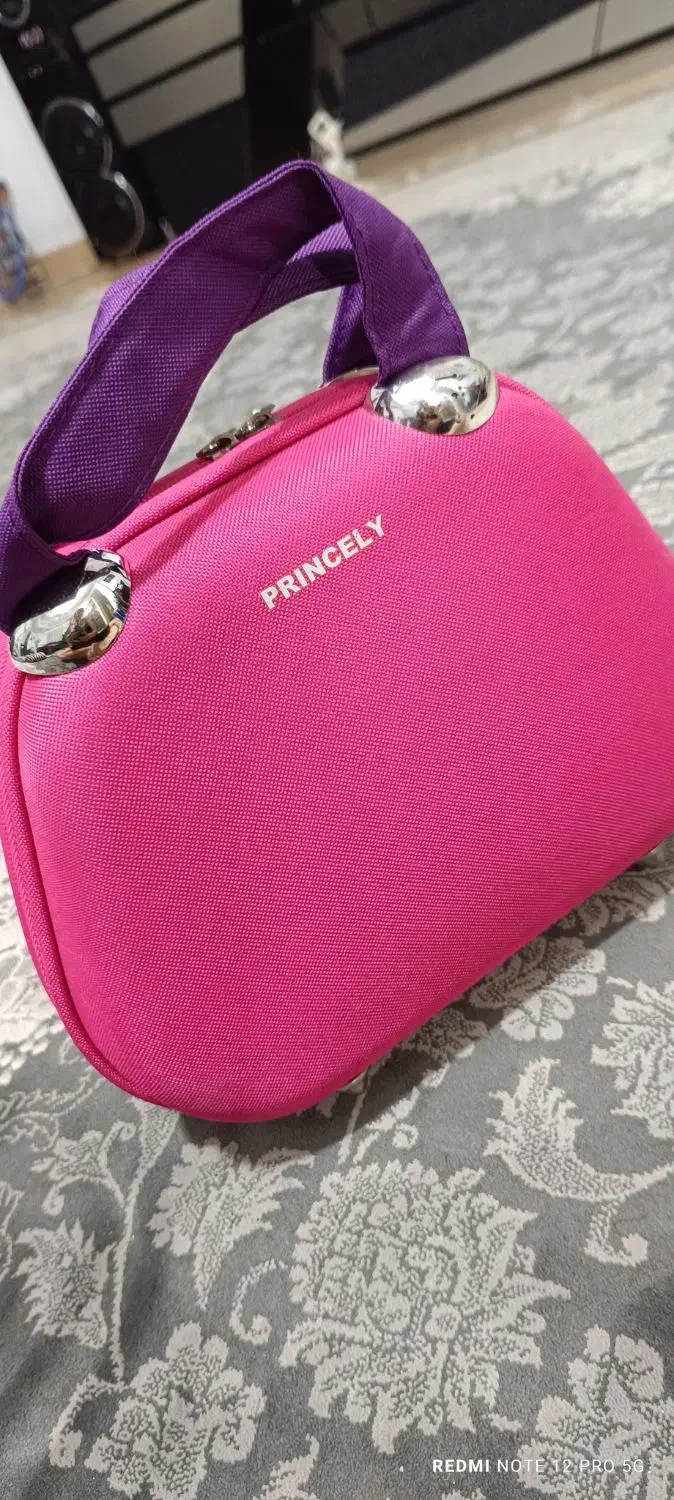 اپلیدی|آرایشی، بهداشتی، درمانی|رشت, فلسطین|دیوار