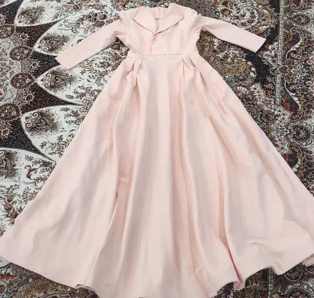 پیراهن مجلسی|لباس|ایوان, |دیوار