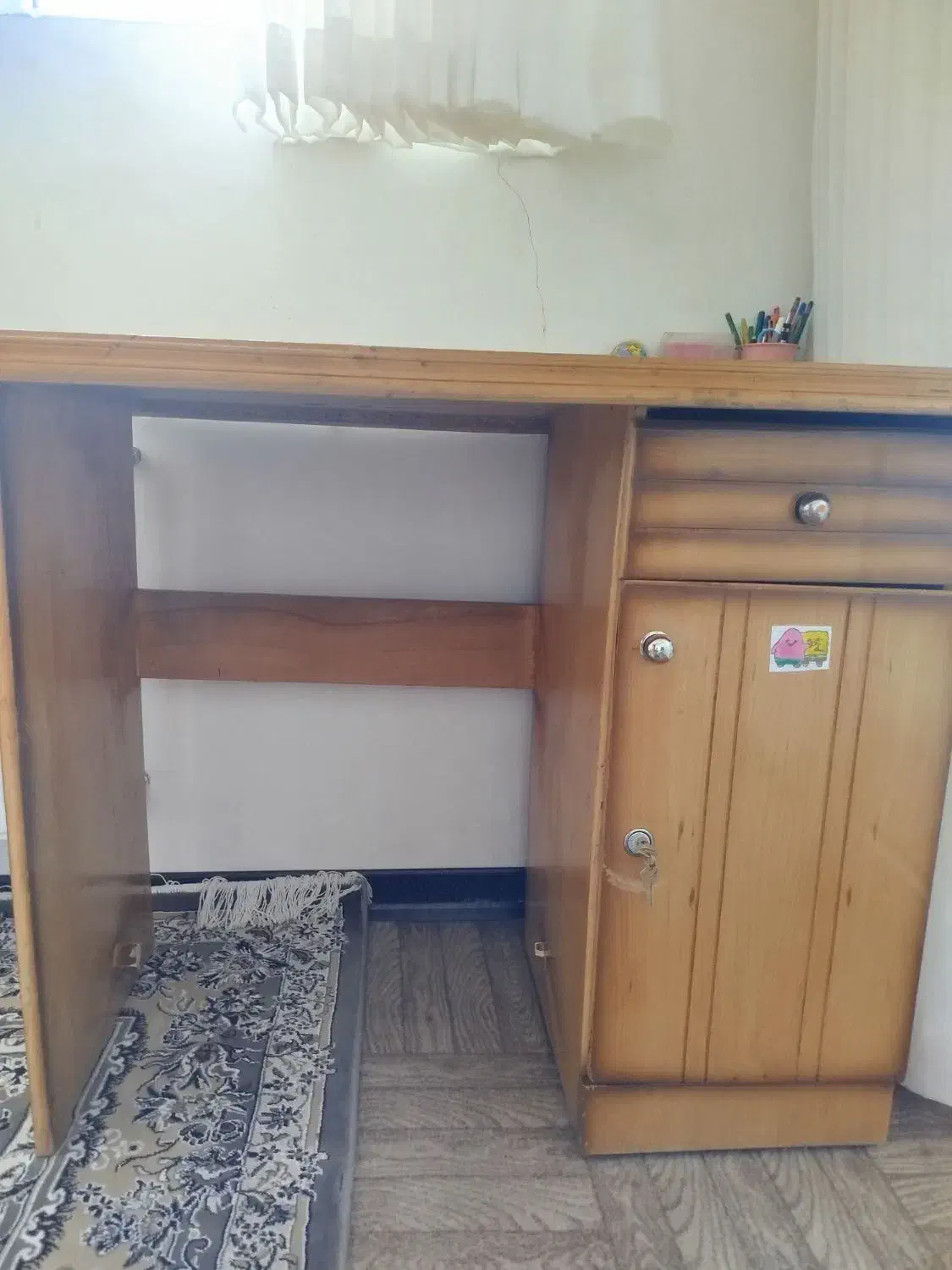 میزتحریرکاملاسالم چوب گردو فقط یک ملیون|میز تحریر و کامپیوتر|فولادشهر, مسکن مهر فولادشهر|دیوار