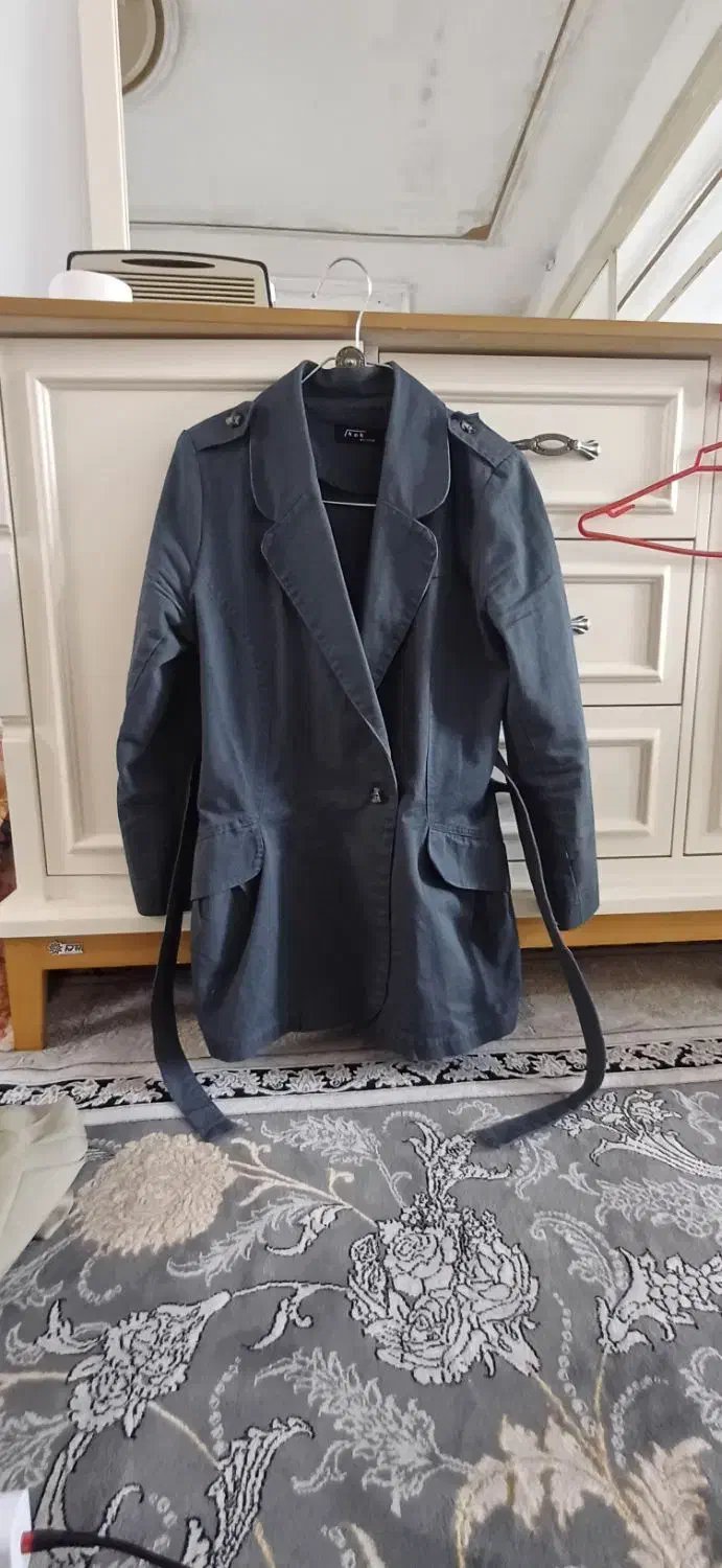 لباس|لباس|اقبالیه, |دیوار