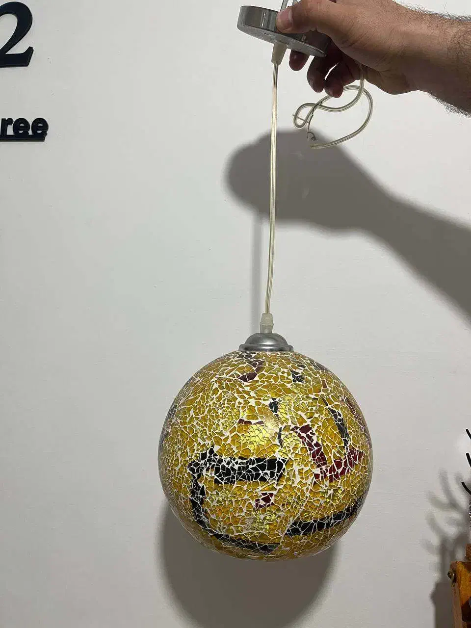 لوستر|لوستر و چراغ آویز|بندر انزلی, امامزاده|دیوار