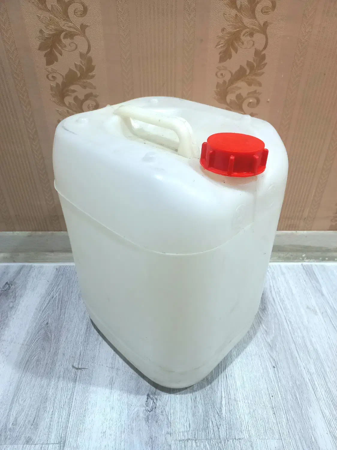 گالن ۲۰ لیتری ضخیم|ظروف نگهدارنده، پلاستیکی، یک‌بارمصرف|کرمان, |دیوار