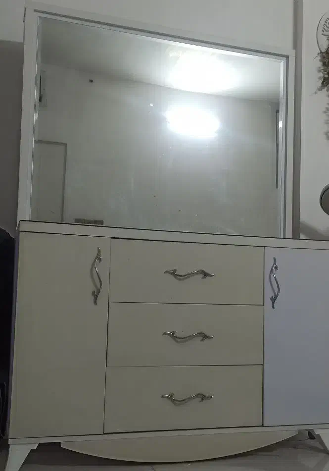 میز آرایش|تخت و سرویس خواب|اصفهان, قهجاورستان|دیوار