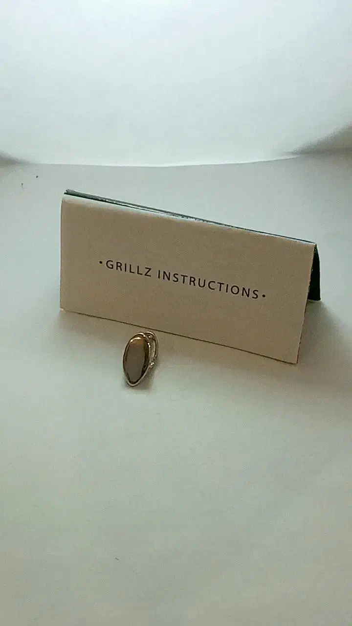 گریلز دندان|بدلیجات|شاهینشهر, اقبال لاهوری|دیوار