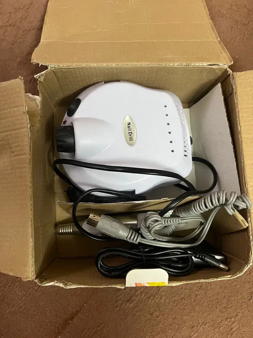 دستگاه ناخن|آرایشگاه و سالنهای زیبایی|زاهدان, |دیوار