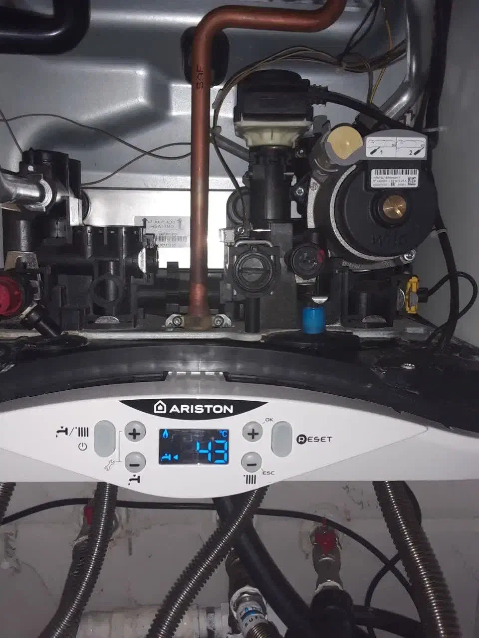 پکیج اریستون چگالشی|آبگرمکن، پکیج، شوفاژ|سلماس, |دیوار